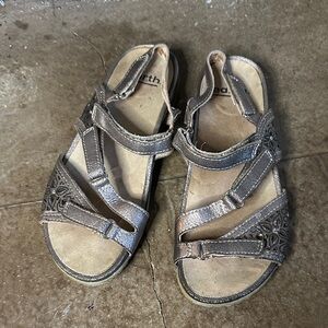 Earth Sandals 🌍